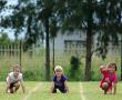 <p>Graad 0 meisies is reg vir hul wedloop.</p>
