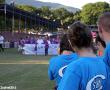 "Hier kom die survivors!" Spanne wat deelgeneem het aan vanjaar se KANSA Relay for Life het 'n erewag om die baan gevorm en die survivors luid toegejuig terwyl hulle die eerste rondte om die veld gestap het.