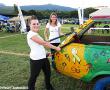 Sinette Olwage (voor) en Estie-Marie Osmers by die "Beat Cancer" kar tydens vanjaar se KANSA Relay for Life. Foto: Hagar Taute Du Preez