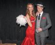 <p>Lize Simon, slank en deftig in haar rooi uitrusting, hou die wit vere van die tafelversiering vas, terwyl Rickus Swanepoel &lsquo;n hoed vertoon om die tema van Ho&euml;rskool Louis Trichardt se matriekafskeid, <em>The Great Gatsby</em>, uit te beeld.&nbsp; Die matriekafskeid is op 3 Oktober in die skoolsaal aangebied.&nbsp;</p>

