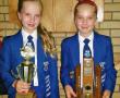 <p>Hierdie twee sussies, Inge en Jonelle Wepe&shy;ner, het blykbaar &lsquo;n kompetisie aan om te sien wie die beste op skool kan presteer. Tydens die CVO Skool Zoutpansberg buite Louis Trichardt se jaarlikse prysuitdeling op 30 Oktober is hulle aangewys as die toppresteerders in hul onderskeie grade. &nbsp;Inge was toppresteerder in Graad 7 en Jonelle die toppresteerder in Graad 5. Foto verskaf.</p>
