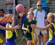 <p>Vang hom! Laerskool Louis Trichardt se O/9-netbalspan in aksie.</p>
