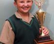 <p>Rohan Cronj&eacute; (Graad 7Y) ontvang die Staat&shy;ma&shy;ker van die Jaar-trofee vir sy volgehoue positiewe gedrag, hulpvaardiheid, netheid en medemenslikheid getoon gedurende 2015. Die geleentheid was Laerskool Louis Trichardt se jaarlikse prysuitdeling verlede Dinsdag en Woensdag.</p>
