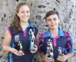 <p>Regs: Diana van Niekerk (links) en Pieter Uys (regs) het tydens Laerskool Messina se jaarlikse prysuitdeling die trofe&euml; ontvang vir die meisie en seun wat die beste presteer het in tennis. Diana is ook aangewys as die skool se mees veelsydige sportmeisie van 2015. <em>Foto&rsquo;s verskaf.</em></p>
