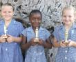 <p>Laerskool Messina se top akademiese presteerders in Graad 2 (grondslag fase) in elke klas die afgelope jaar was (van links na regs) Tehya Stevens (Graad 2B), Jessica Malungane (Graad 2H) en Veronique van der Bank (Graad 2M). <em>Foto verskaf.</em></p>
