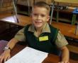 <p>Franco Botha kon nie wag om sy nuwe skryfgoed uit sy nuwe penneblikkie te kry en te begin inkleur nie. Hy was een van talle nuwe Graad 1'tjies wat aangemeld het vir hulle eerste dag van skool by Laerskool Louis Trichard.&nbsp;<em>Foto verskaf.</em></p>
