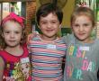 <p>Anja Oosthuysen, Karli Bezuidenhout en Lienke le Roux (van links na regs) het vinnig maats gemaak in juffrou Meisie Naud&eacute; se Graad RR-klassie by Laerskool Louis Trichardt met die begin van die nuwe skooljaar.&nbsp;</p>
